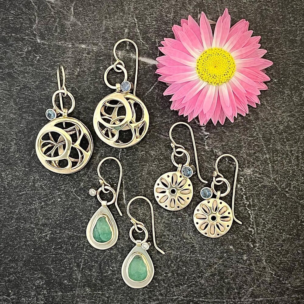 Organic earring trio. #piercedmetal #ariojewelry #artisanjewelry #finejewelry #madeinbigsky #madeinmontanausa #montanasapphires #ooakjewelry #handcraftedjewelry #bohojewelry #bohochic #montanajeweler #bigskytowncenter