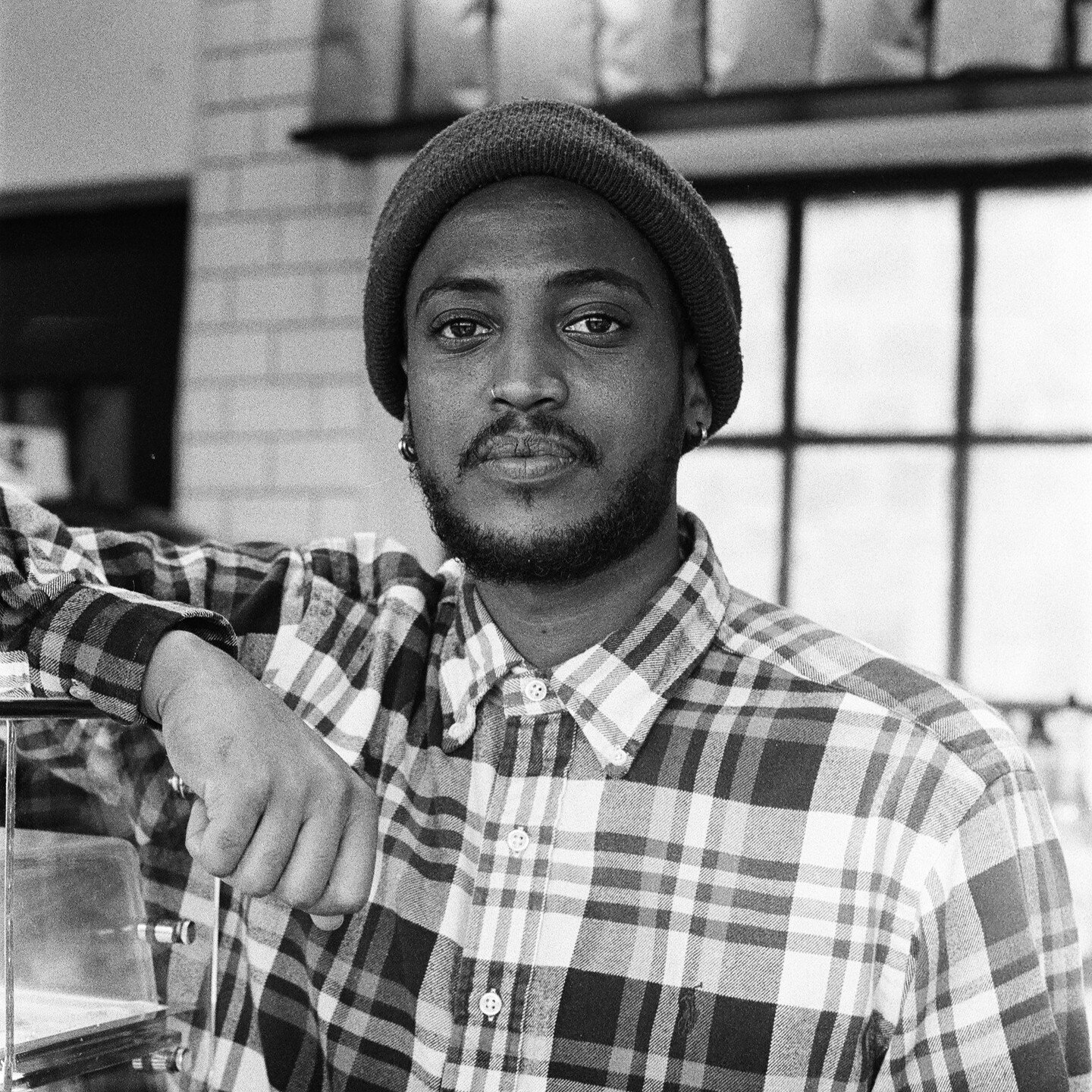 The lovely barista, at at the @silvia__cafe last winter
pls tag him if you know him :)
.
.
.
.
.
self developed #ilfordpan400 Shot on #canonae1 #bestfilmphoto #filmohotomag #photofilmy #fisheyelemag
#somewheremagazine #35mm #lekkerzine #dreamermagazi