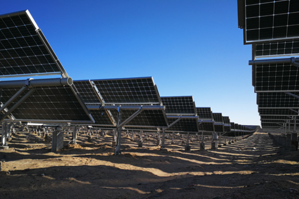 World’s largest Bifacial Solar Power Project Installed in China’s Qingha....png