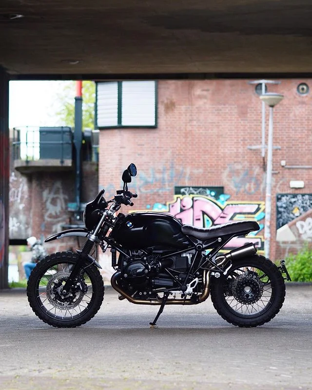 Under the bridge downtown #bmwrnineturbangs #makelifearide #urbangs #rninet #bmwmotorrad #bmw #bmwmotorcycle #bmwmotorcycles #bmwscrambler #bmwmoto #blackbmw #motorrad #bmwmotorradheritage #scrambler #motorcycle #unitgarage #jwspeaker #motogadget