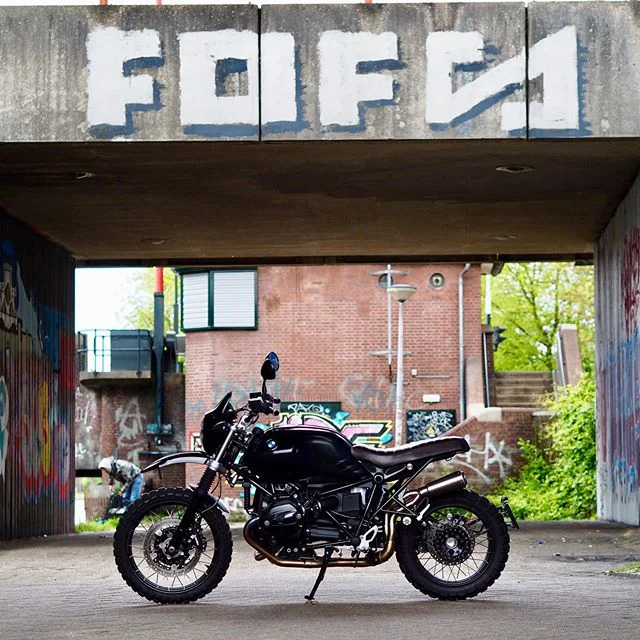 #bmwrnineturbangs #makelifearide #urbangs #rninet #bmwmotorrad #bmw #bmwmotorcycle #bmwmotorcycles #bmwscrambler #bmwmoto #blackbmw #motorrad #bmwmotorradheritage #scrambler #motorcycle #unitgarage #jwspeaker #motogadget