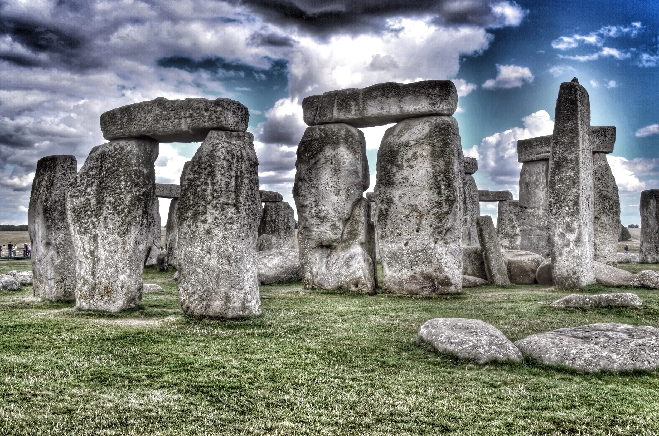stonehenge-england-1410116251sfi.jpg