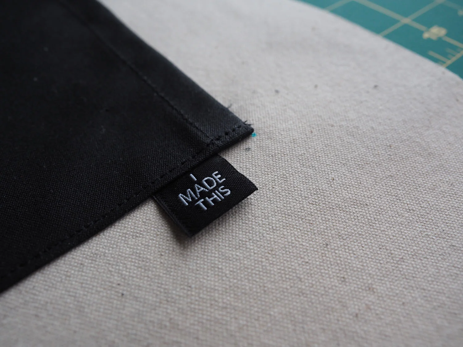  A close up of the “I made this” label 