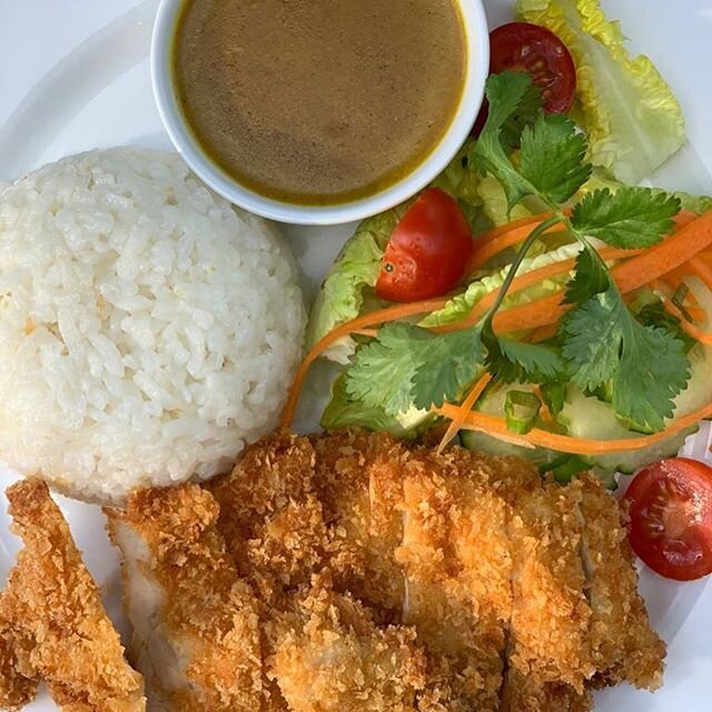 WHY NOT TREAT YOUR FATHER TO A THAI FEAST THIS FATHERS DAY???
&bull;
MENU FOR FRI 19th &amp; SAT 20th JUNE
&bull;
STARTERS:
CRISPY PANKO KING PRAWNS (5) &pound;6.50
Juicy marinated king prawns in crispy panko breadcrumbs served with fresh lime, and s