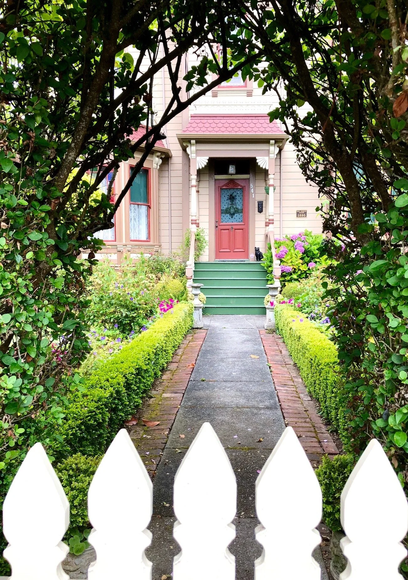 Art Hike Adventure Tour: Victorian Village