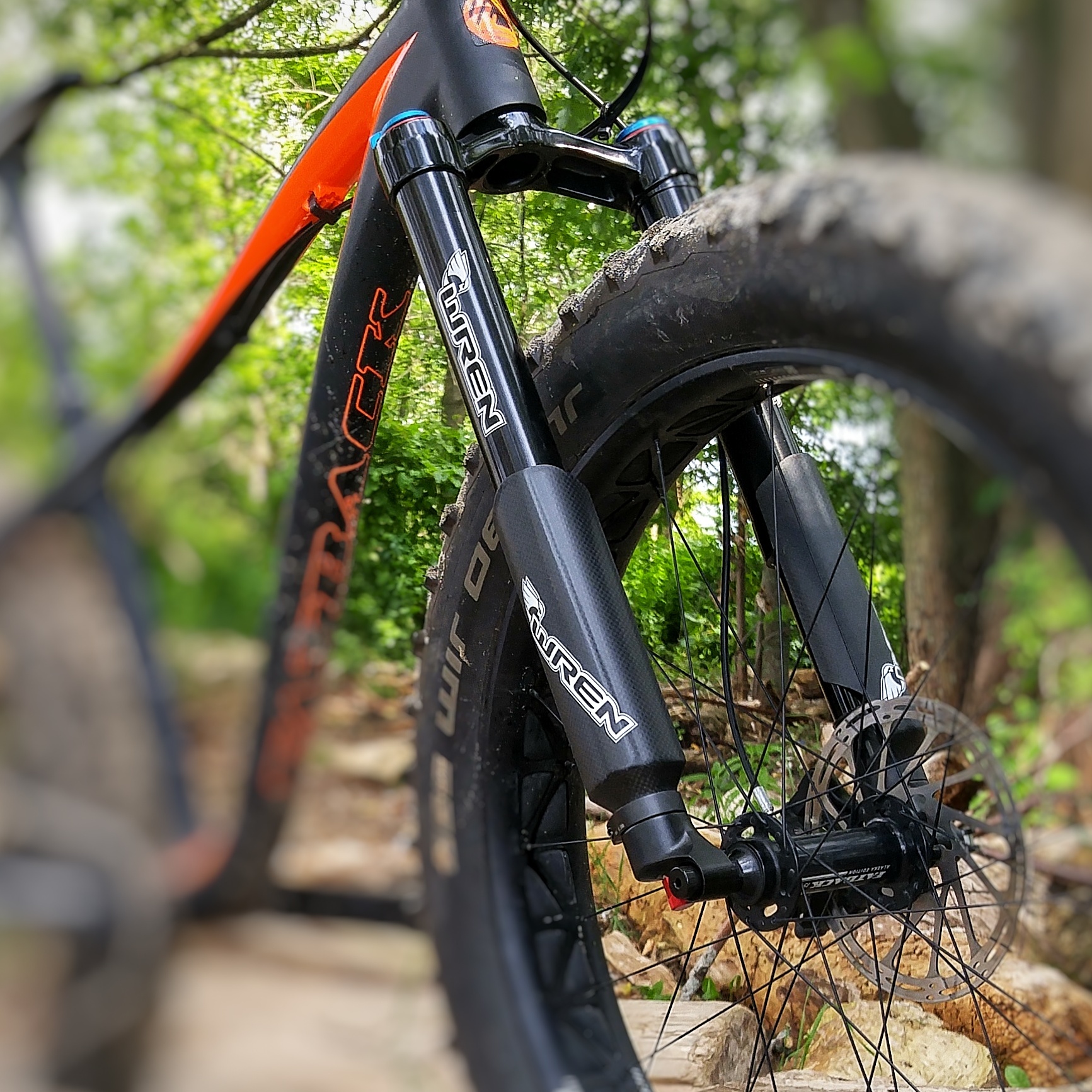 Disc Brake Red Details about   Manitou￼ Black Comp 80/￼100mm 26” Mountain Bike Fork 1-1/8” Rim 