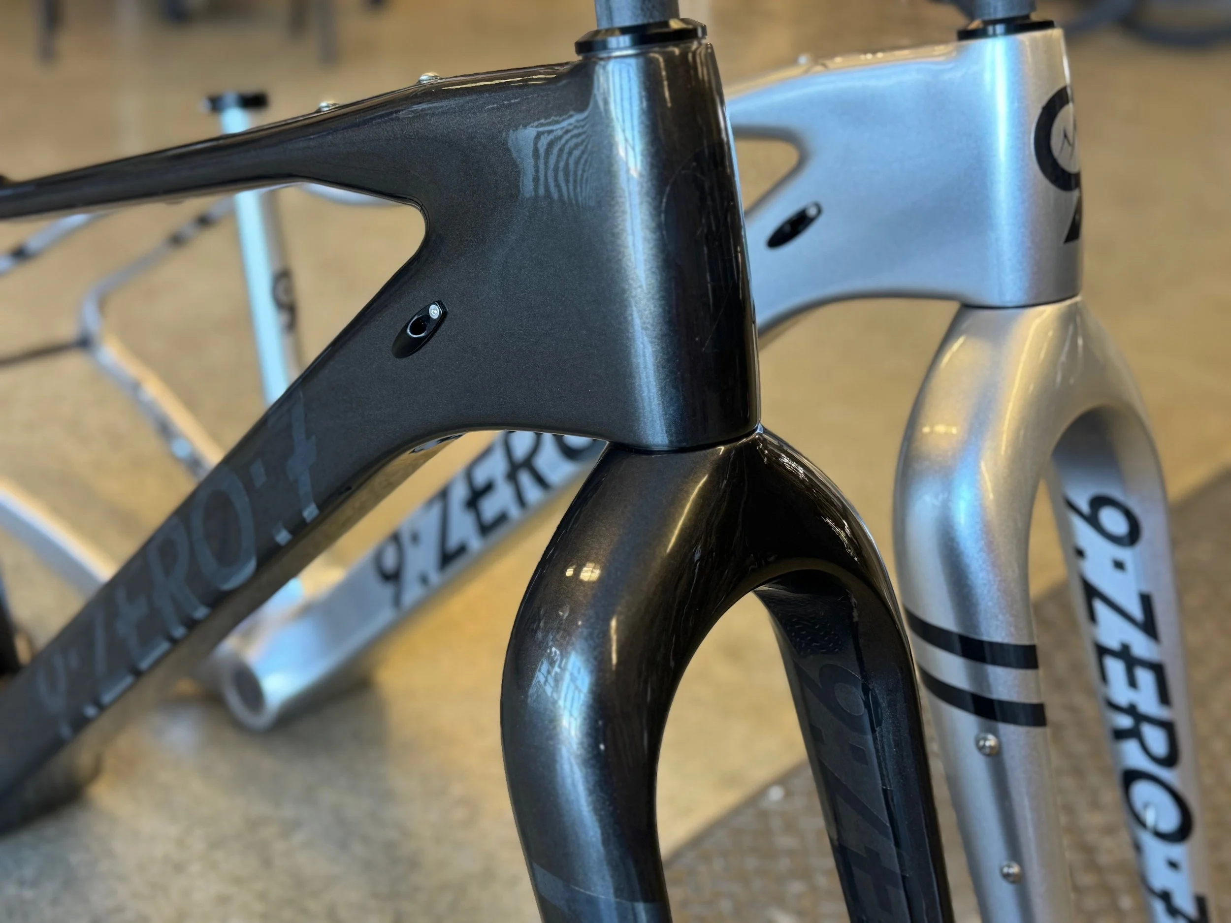 9:zero:7 Lynx v2 - Shadow and Platinum