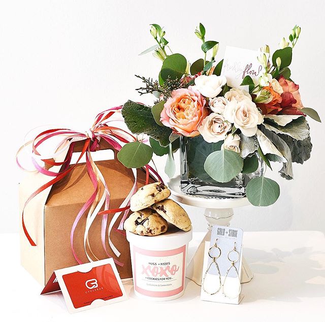 Valentine&rsquo;s just got a whole lot easier. 
We partnered up with some local Memphis companies to bring you the perfect gift bundle for your valentine - including a @freshlyfloralbyhaley arrangement, pair of @shopgoldandstone earrings, two @cb_ger