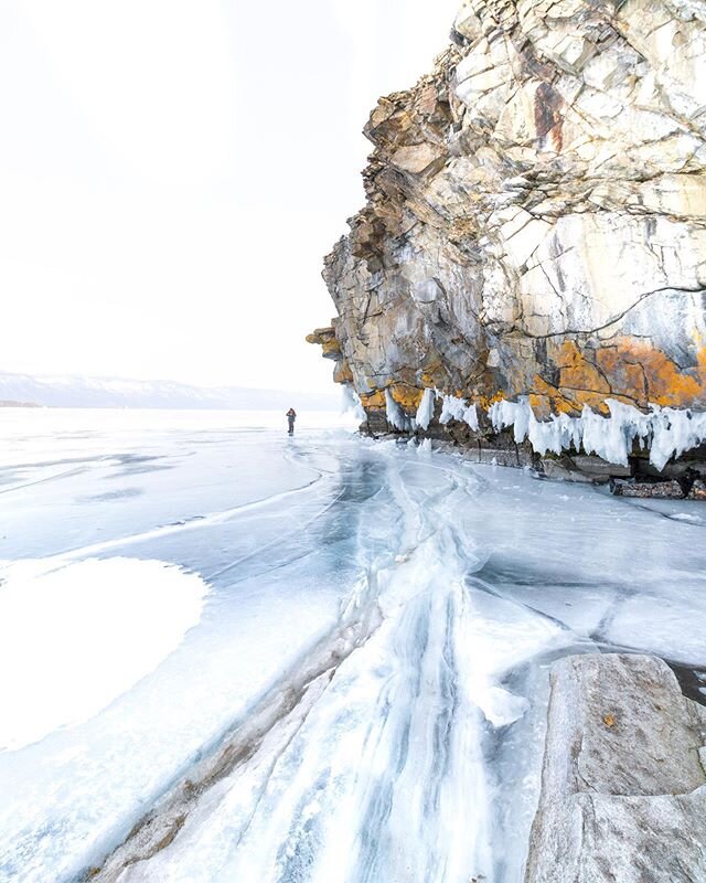 🧊 The solitude of Siberia is healing. Take a look around today, see if you can find the same kind of solitude, the same kind of space, in your surroundings. 🧊
#furtherphotoexpeditions #siberia #lakebaikal #phototour