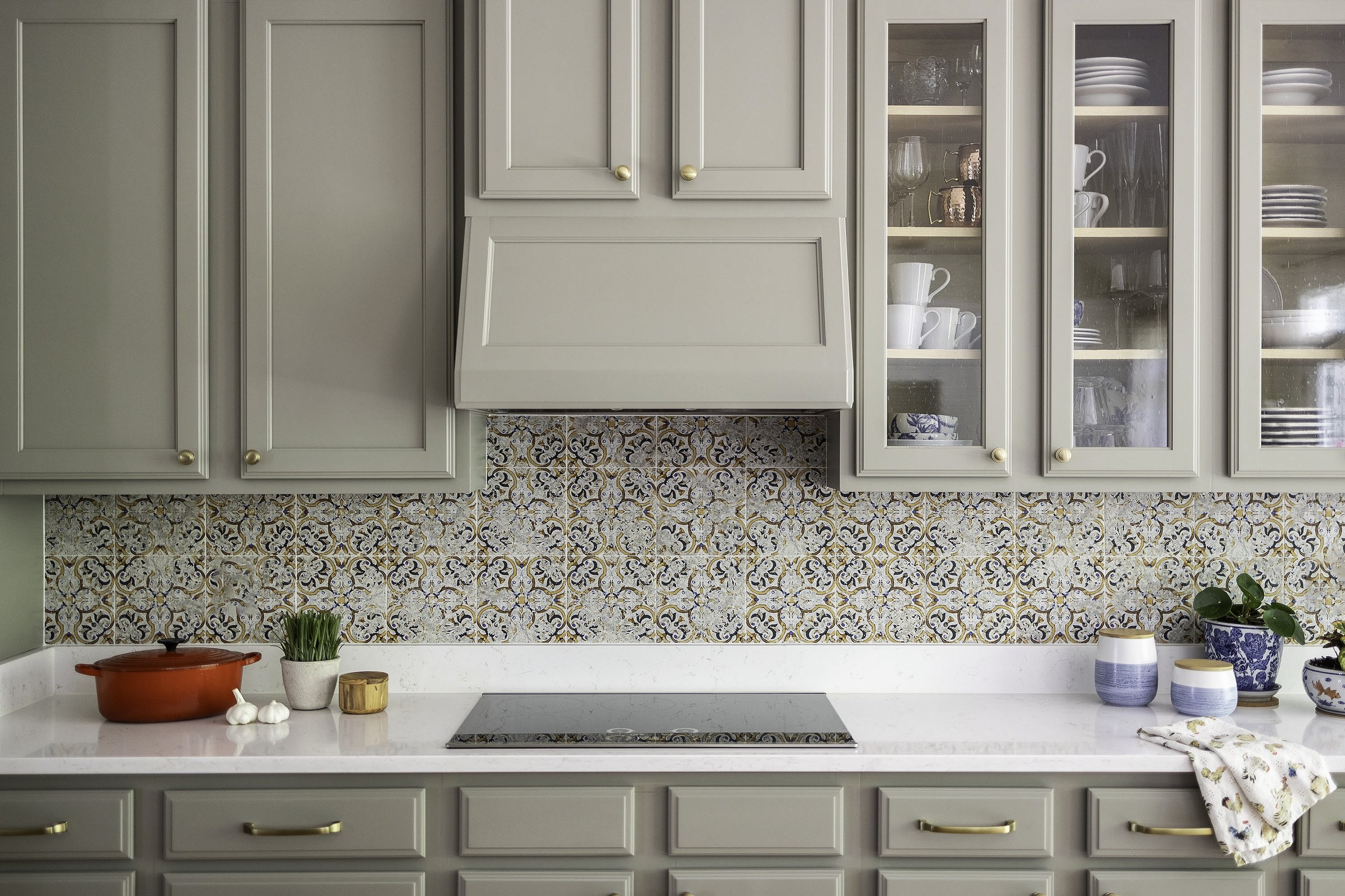 kitchen_renovation_brass_custom_style_luxury_interior_designer_winchester-virginia_nest601_4.jpg