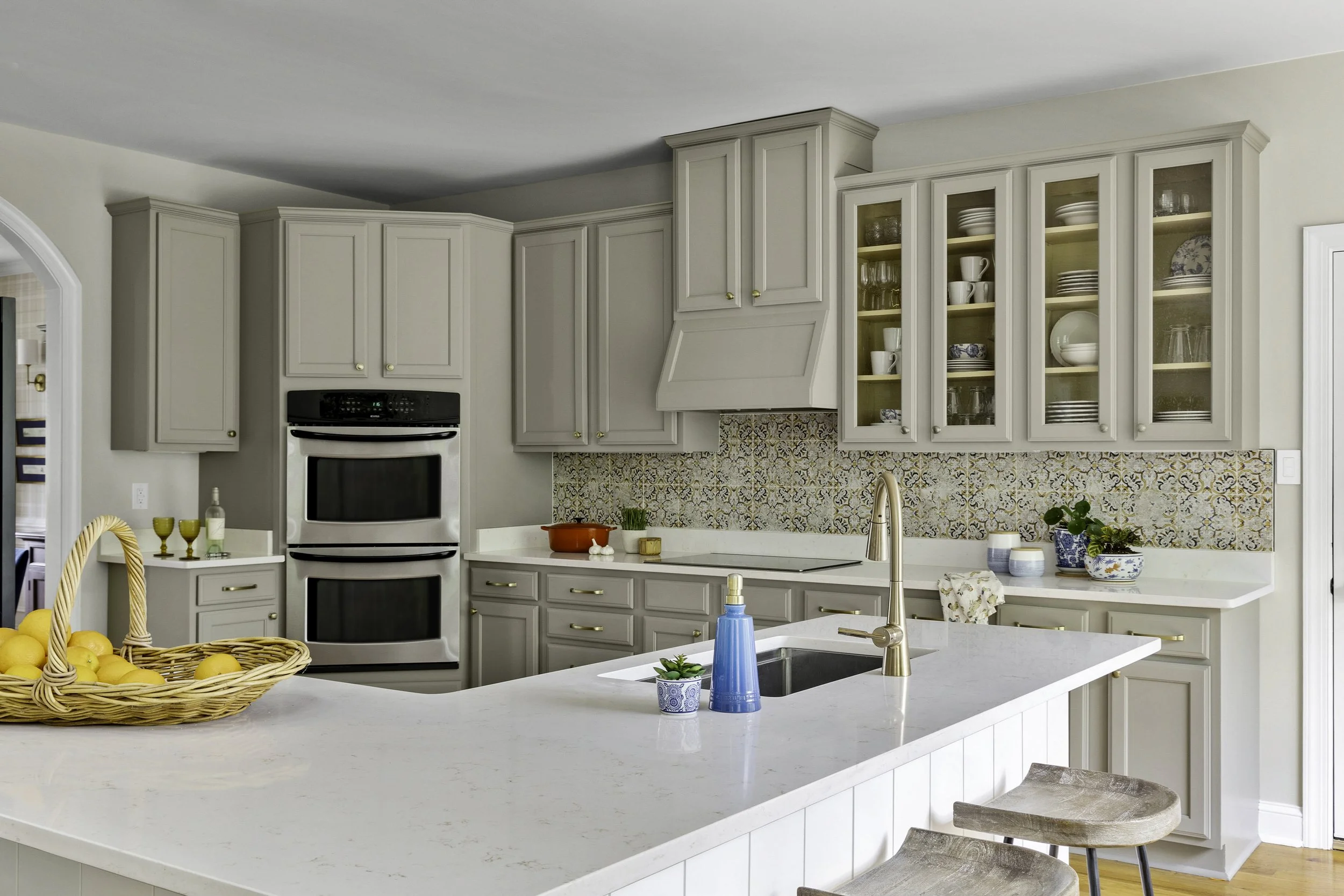 kitchen_renovation_brass_custom_style_luxury_interior_designer_winchester-virginia_nest601_3.jpg