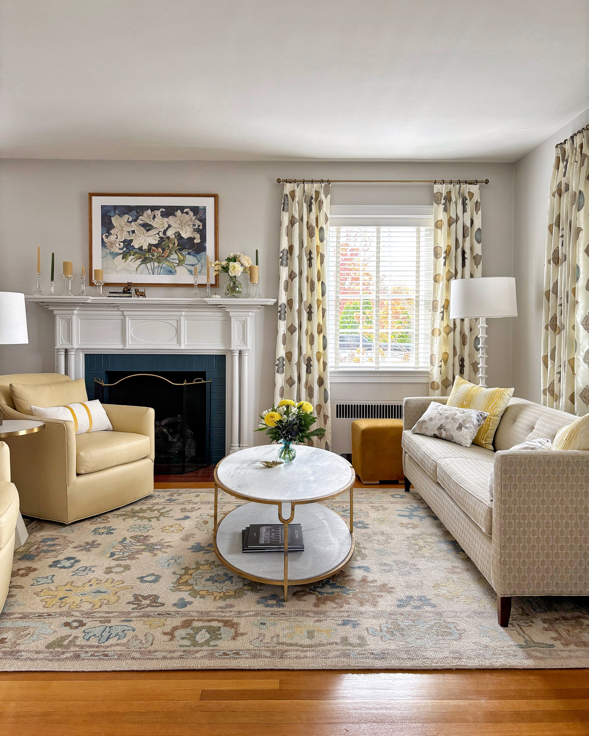 luxury_1940s_home_living_room_yellow_elegant_style_modern_formal.jpg