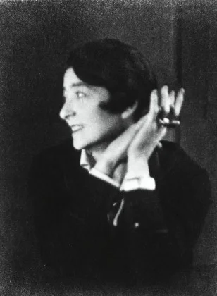 eileen-gray-8-308x420.jpg