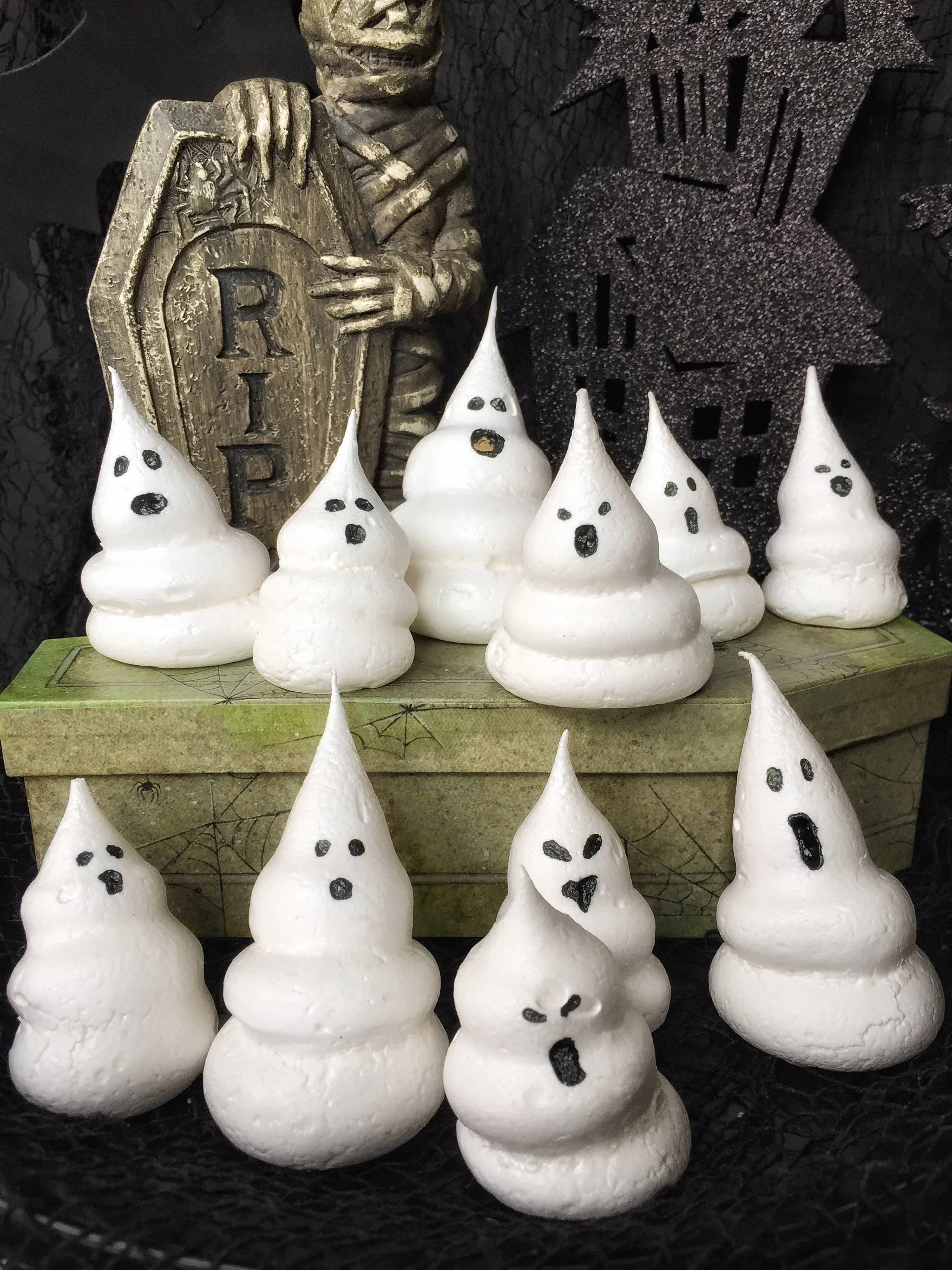 MERINGUE GHOSTS