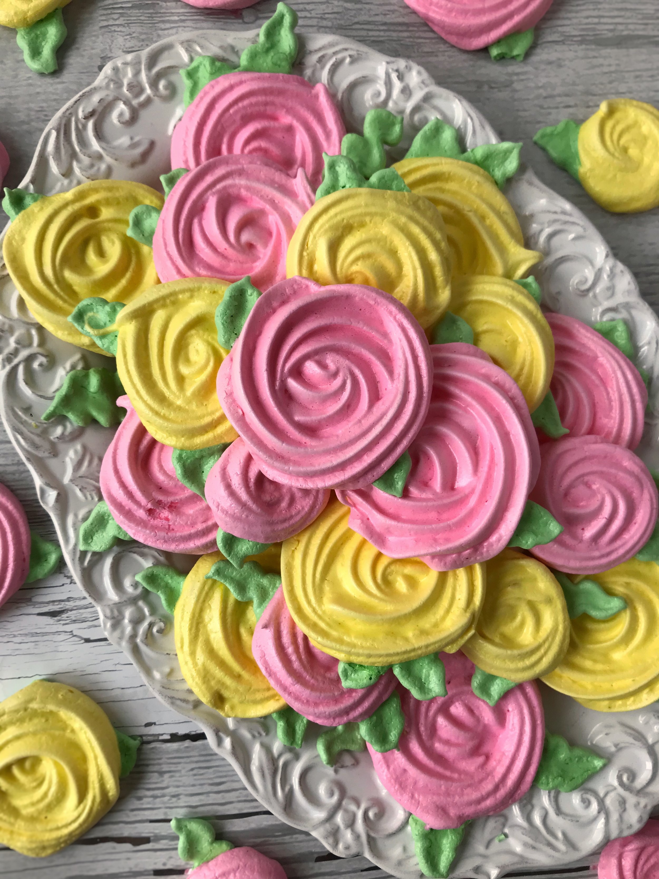 MERINGUE ROSES