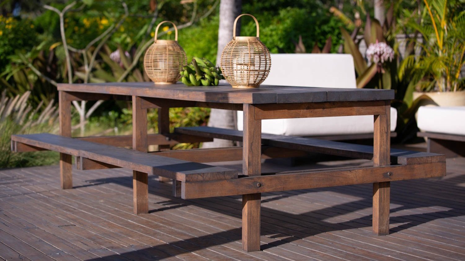 Loro+Outdoor+Dining-2-WEB.jpg