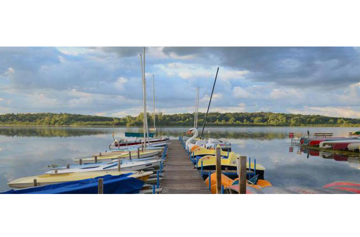 Wingra Canoe & Sailing Center 824 Knickerbocker St, Wingra Park 233-5332; Vilas Park 233-9332 Rent a canoe, kayak, paddle boat, or sailboat. Season memberships, party & event hosting. Memorial Day through Labor Day.