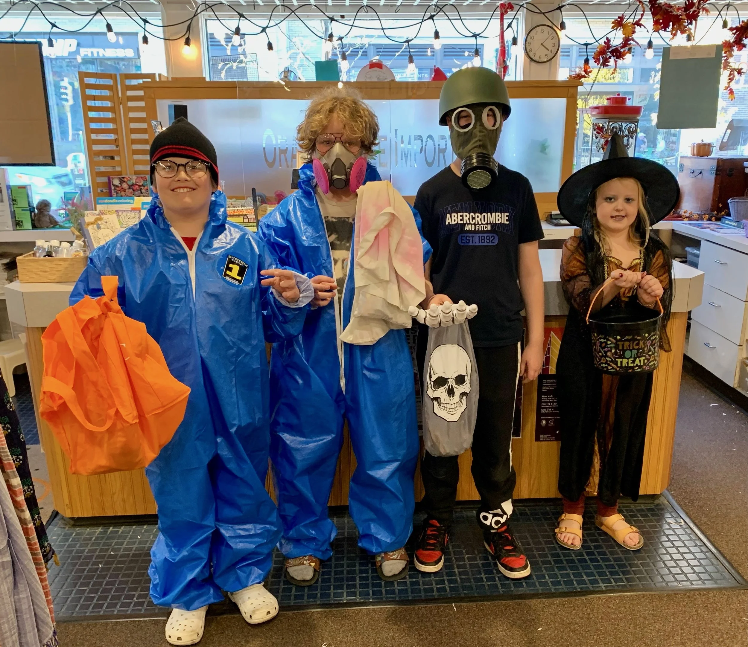 Trick or Treat on Monroe Street 2022 - 4.jpeg