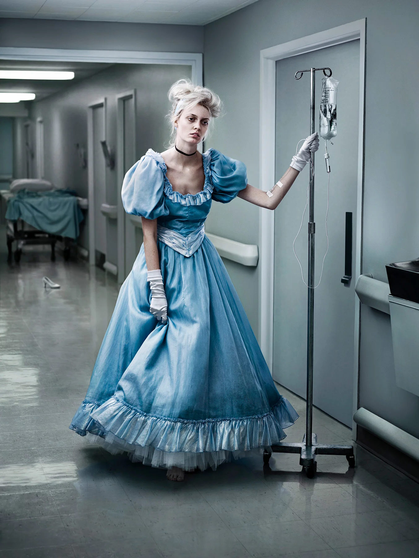 CENDRILLON Quand un enfant ne lit pas, c'est son imaginaire qui disparaît. Client: Fondation pour l'alphabétisation Agence: BleuBlancRouge Création: Frédéric Roux Photo: Alain Desjean Retouche photo: Claude Lafrance Prix 2009 Prix Créa • Imprimé - Services publiques Applied Arts • Advertising photography
