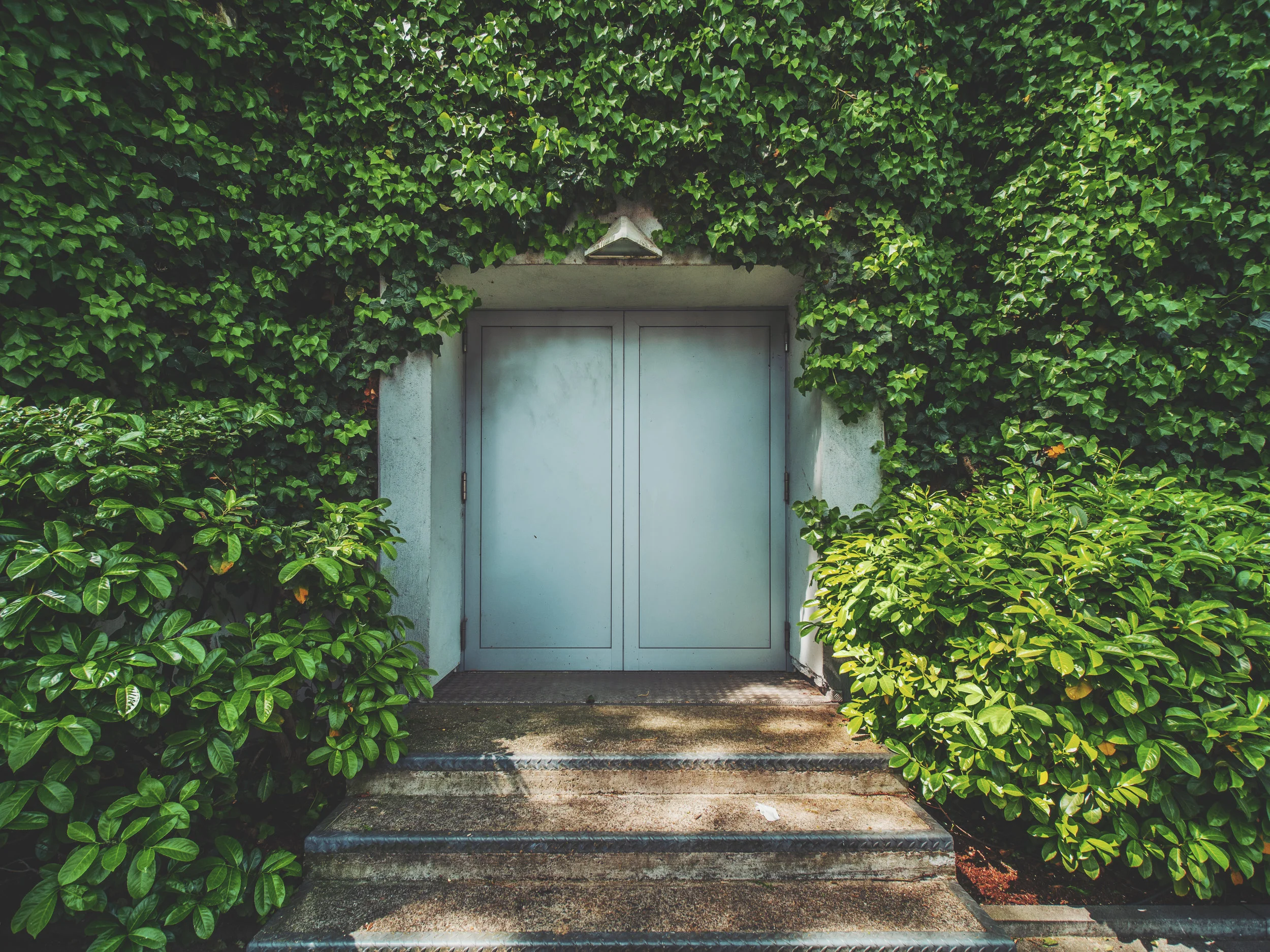 En lo secreto de su presencia 