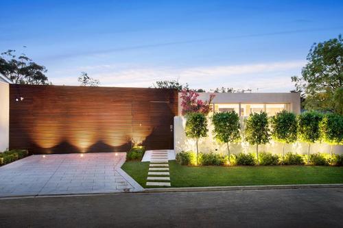 Front-Area-Toorak-Lonsdale-building-group-3.jpg