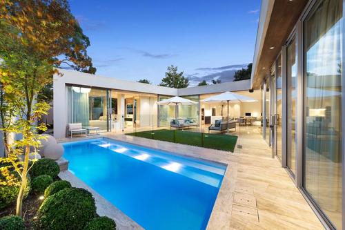 Outdoor-2-Toorak-Lonsdale-building-group-1.jpg