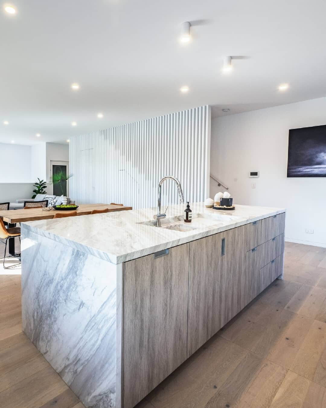5 Benefits of Having a Great Kitchen Island...⁠
⁠
In every kitchen, there is the potential for great storage, display, and functionality.⁠
⁠
1. An island adds storage area in addition to cabinetry:⁠
And who doesn't need more storage these days!⁠
⁠
2.