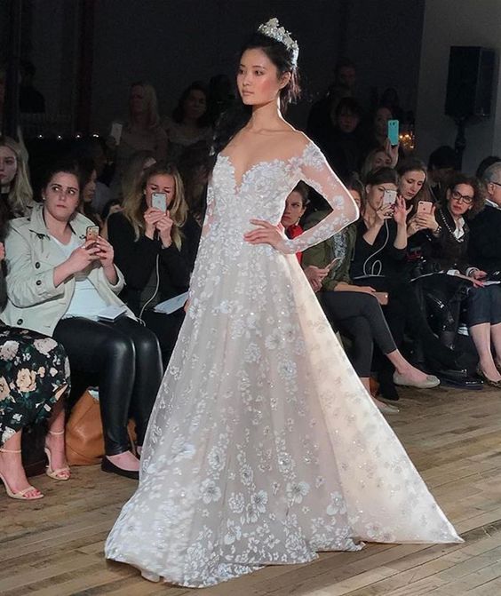 Photo via Haute Bride | Gown by Hayley Paige
