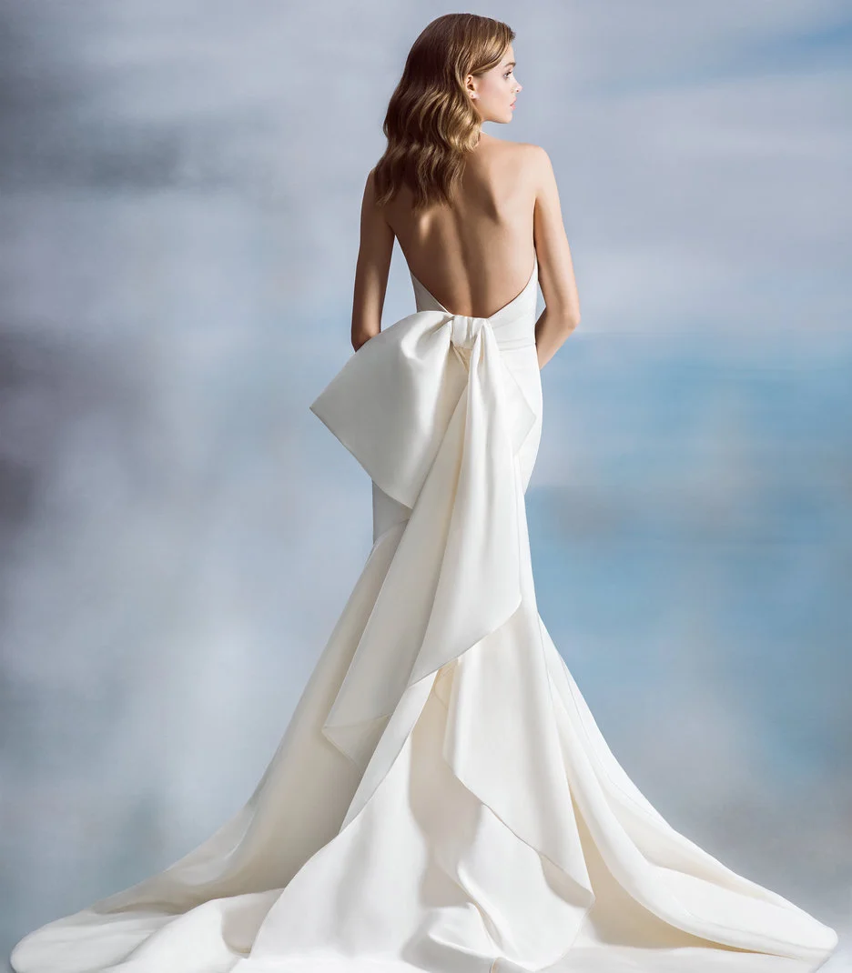 Photo via JLM Couture. 