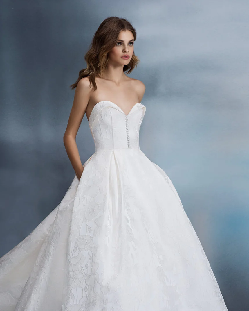 Photo via JLM Couture. 