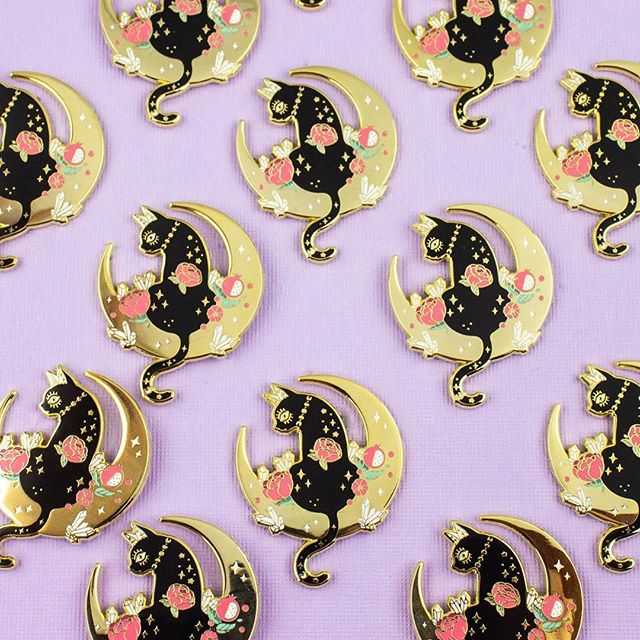 These wonderful, lunar, witchy cats are seriously my favorite design so far! 🌙✨ 🔮 
Mystic cats are standalone pins of my High Priestess tarot design. They&rsquo;re also available as a print and gold foil greeting card in my shop!
And I&rsquo;m head
