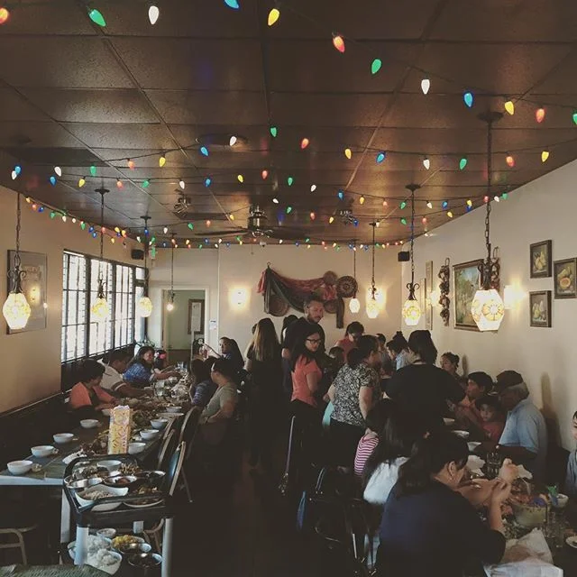 Another Packed house at kamayan Thursday night #villamanilarestaurant #kamayansandiego #fiesta #salosalo #barkada #filipinecuisine #filipinofood
