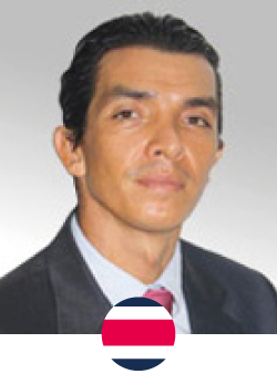 The doctor is an expert in breast surgery, with a focus on three major procedures: breast augmentation, mastopexy and breast reduction, pioneering the use of 3D simulation technology for implant choice. In addition, it is recognized worldwide by the harmonic scalpel technique in facial surgery, constantly receiving patients from all over the world.