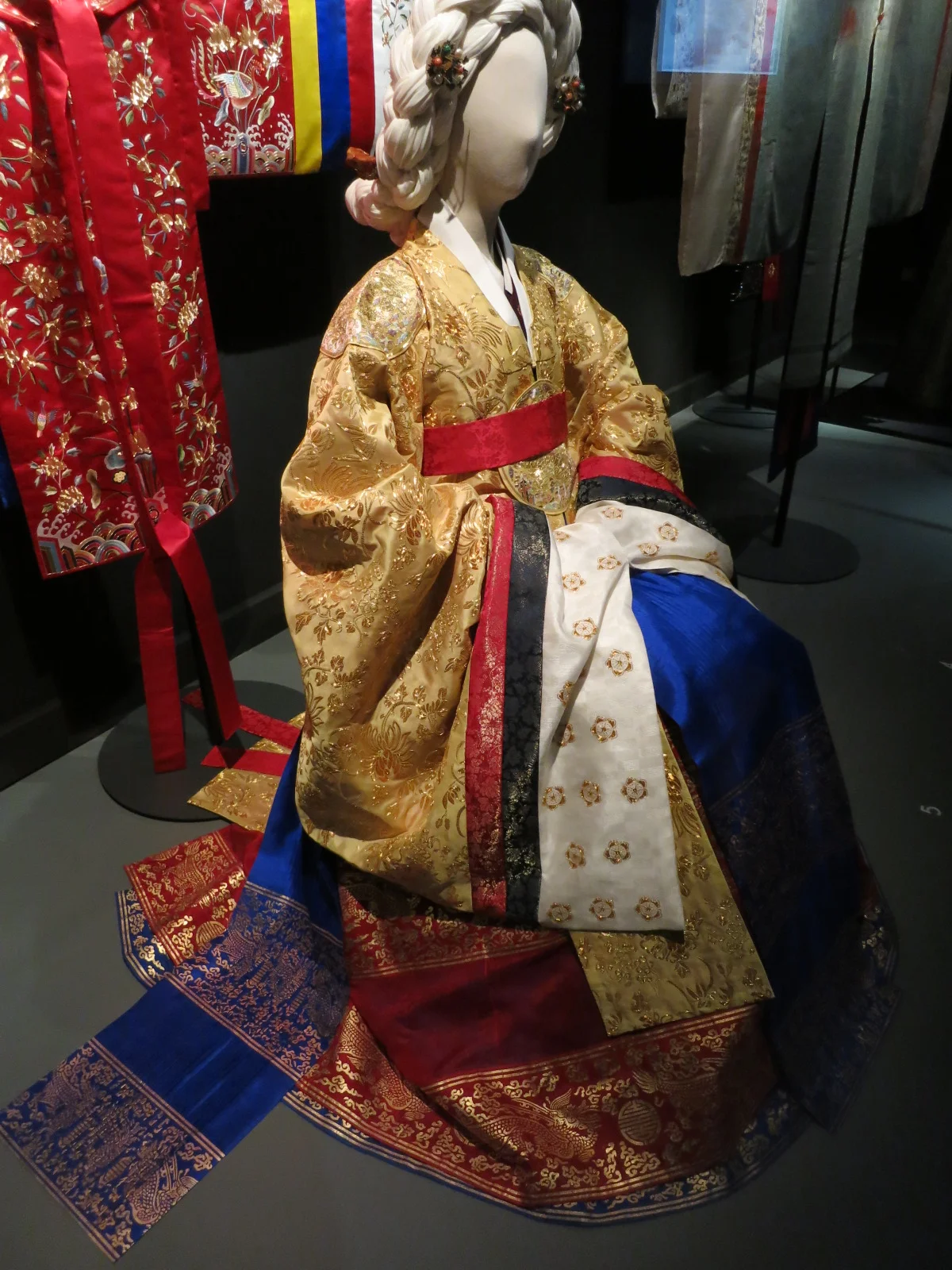 'Korea Now' exhibition at the Musee des Arts Decoratifs. Closes on the 3rd January 2016. Contemporary Ceremonial Korean dress