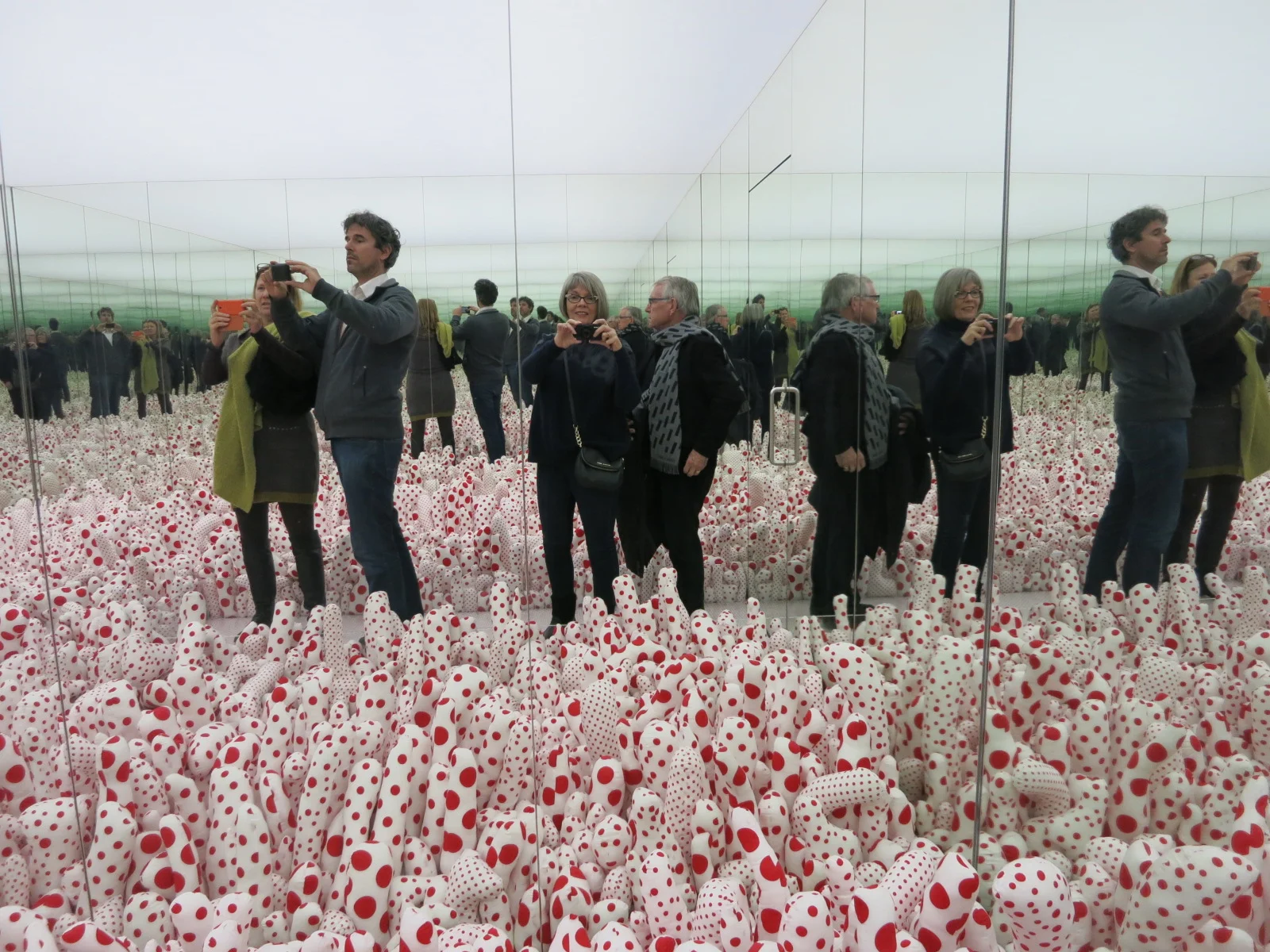 Yayoi Kusama's first mirror room.