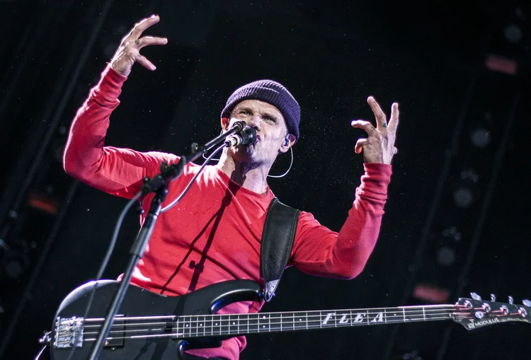 flea+hands+up_6197.jpg