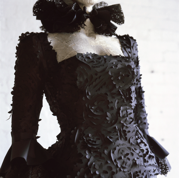 RUFFIAN Paper Dress May 2010, Photo: David Zuckerman