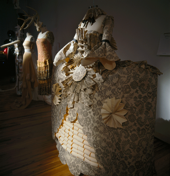 RUFFIAN Paper Dress June 2007, Photo: David Zuckerman