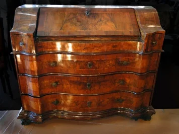 venetian-bureau-18th-century1_355.jpeg