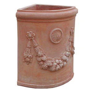 terracotta corner vase with garland 