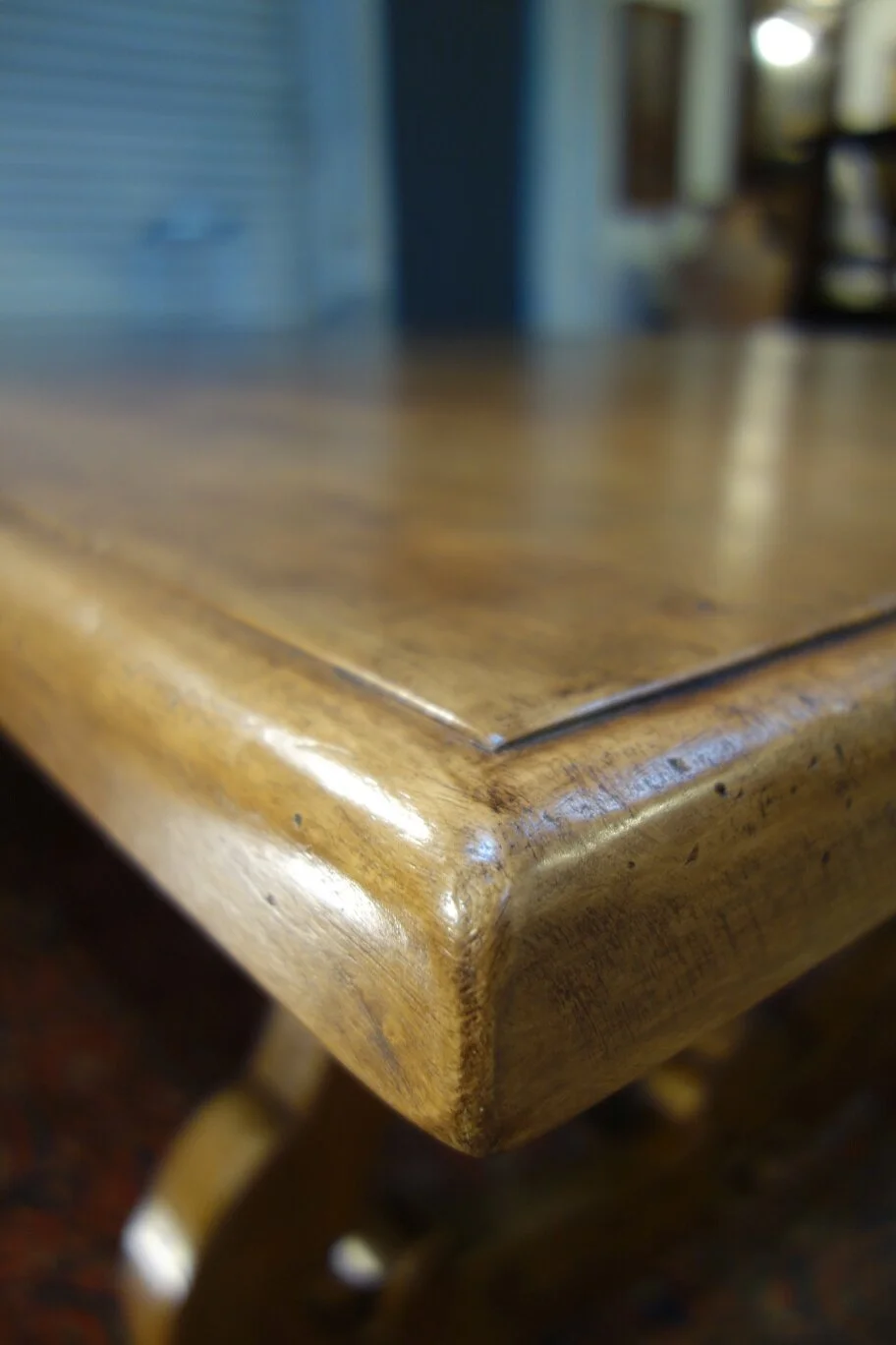 Lira walnut blonde table  (19).JPG