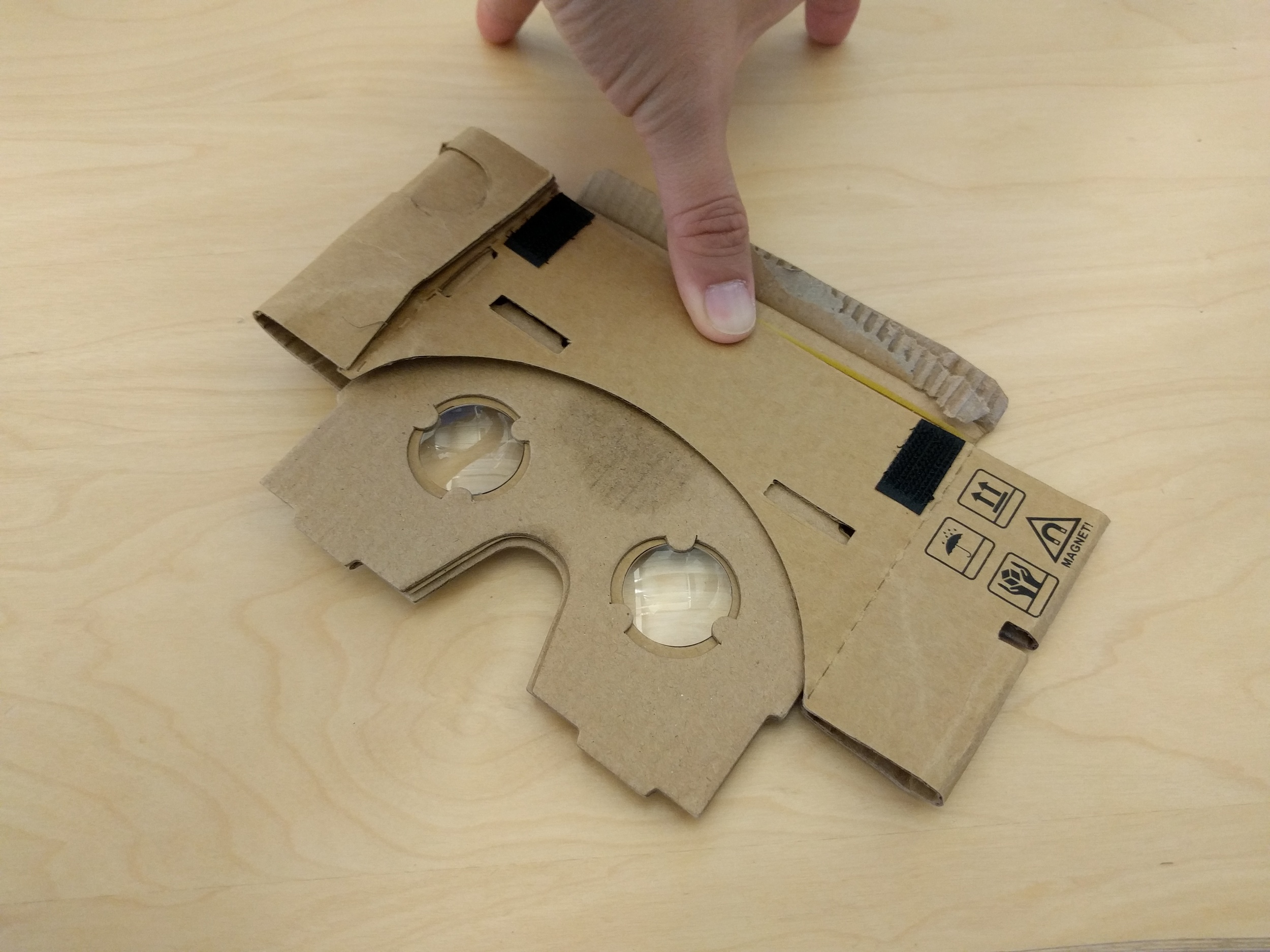 (2) Push down the fold in flat.