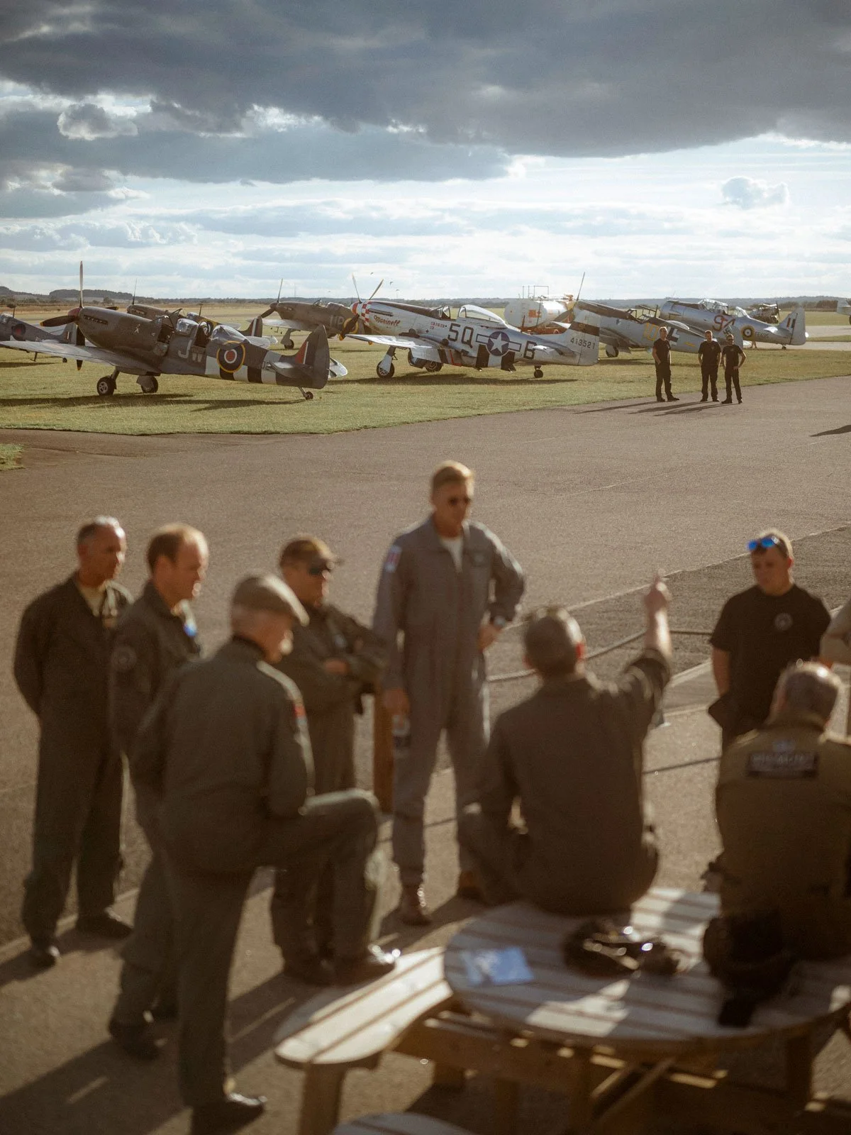 AircraftRestorationCo_Pilots-Engineers-pre-flight-briefing-Duxford-Airfield_by-GeorgeLewisRomain.jpg