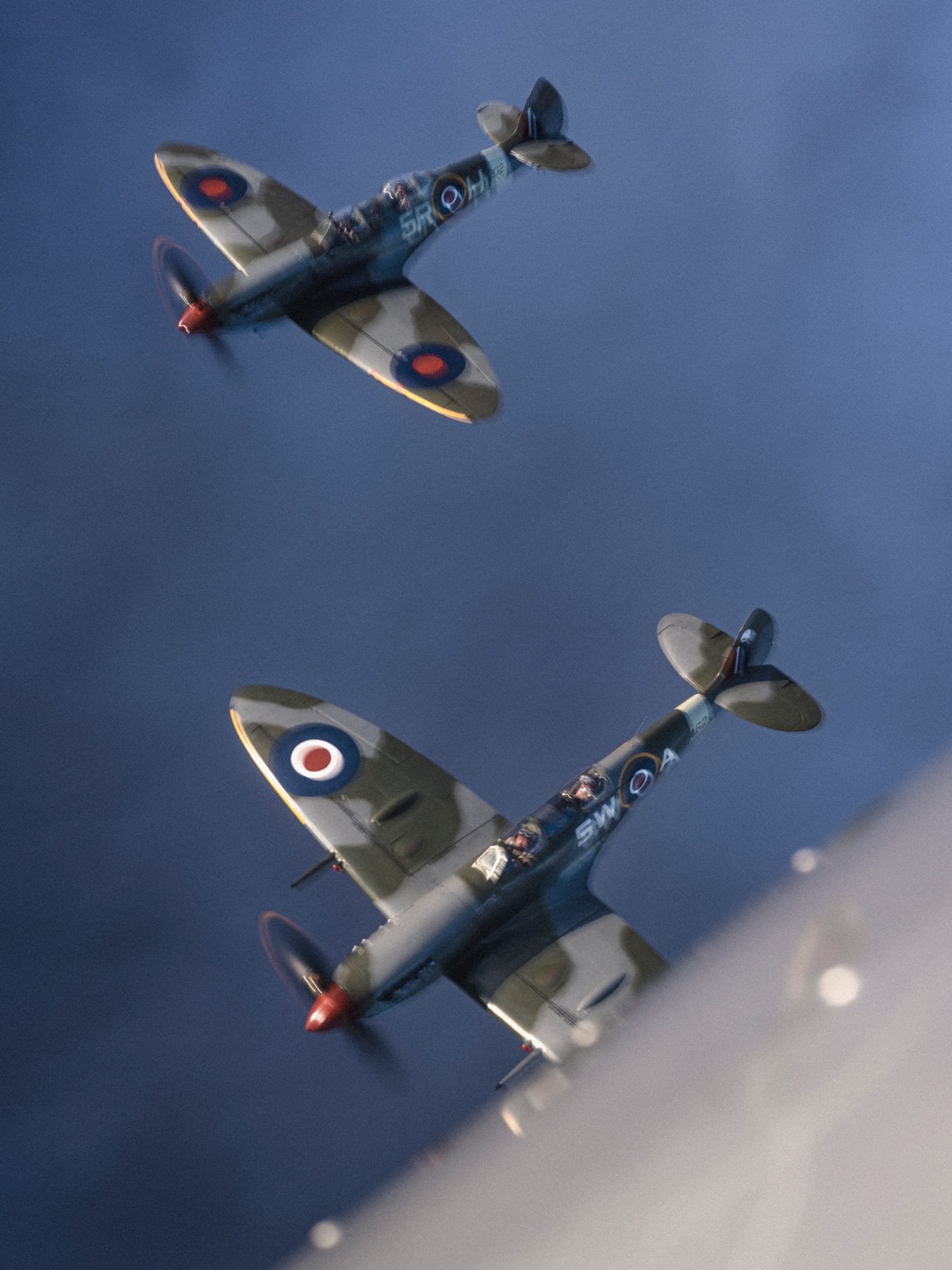 AircraftRestorationCo_Supermarine-Spitfire-PT462-AerialCollective-Experience-Formation-Flight-Duxford-Airfield-Cambridge_by-GeorgeLewisRomain.jpg