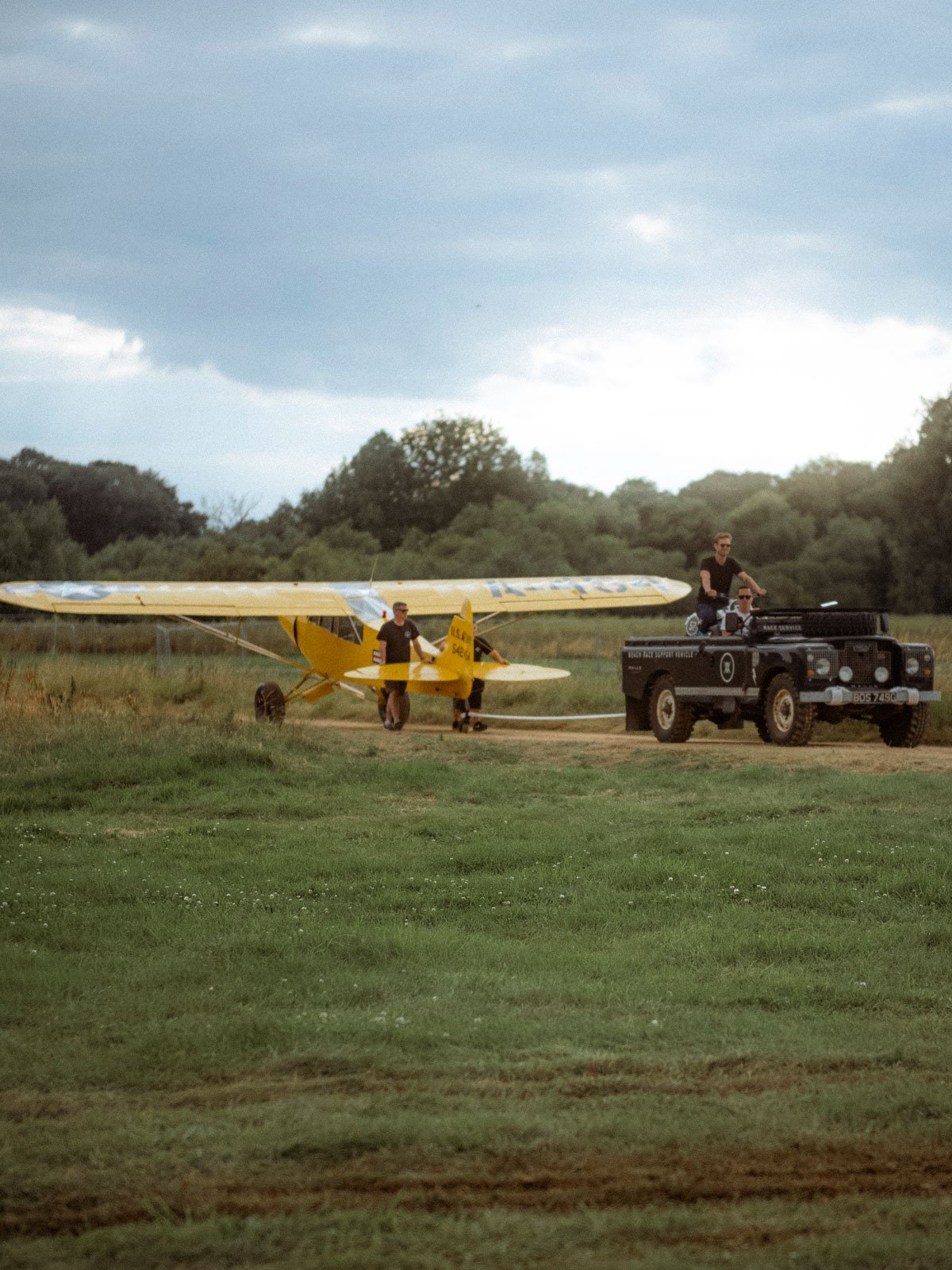 Piper PA-18-150 Super Cub backcountry STOL landing being pulled by Landrover Defender.