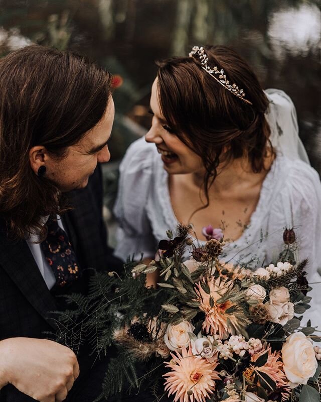 These stolen romantic moments are the stuff that life is made of. (Especially with the added sparkle of our Cassiopeia crown.) Tag someone who's making you laugh these days!
⠀⠀⠀⠀⠀⠀⠀⠀⠀
⠀⠀⠀⠀⠀⠀⠀⠀⠀
⠀⠀⠀⠀⠀⠀⠀⠀⠀
Photographer: @laurapalaciosphoto 
Venue: @leo