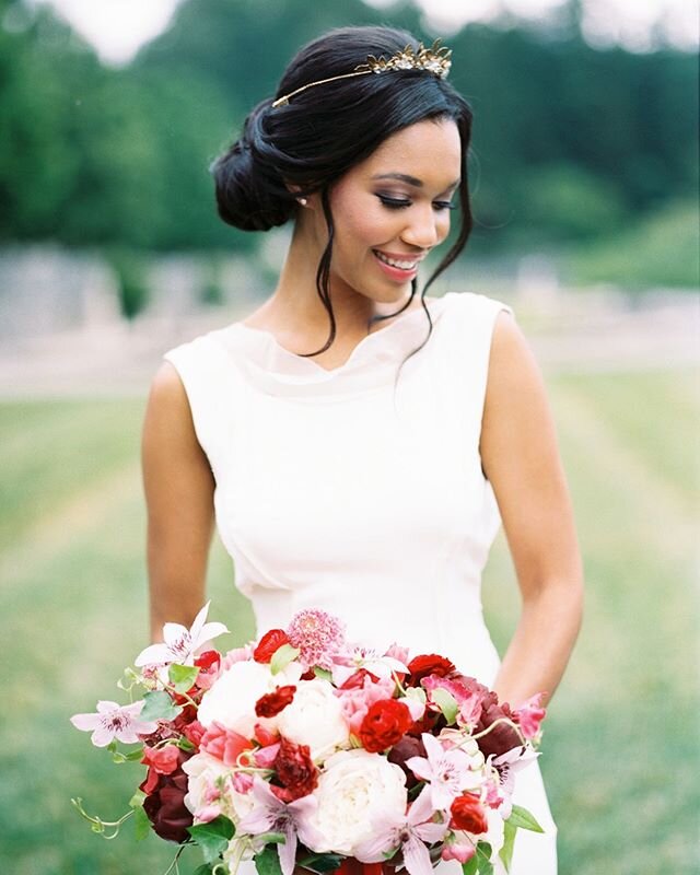 Our Camellia tiara is the perfect combination of sweet and elegant for your special day. ⠀⠀⠀⠀⠀⠀⠀⠀⠀
photographer: @henryphotographs 
hair/makeup: @lindseyreganthorne 
dress: @carolinaherrera via @betty_bridal 
florist: @fiftyflowers 
styling/planning: