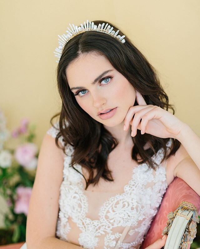 We love making our brides feel like queens, and our Claudette crown is the perfect fit!
⠀⠀⠀⠀⠀⠀⠀⠀⠀
⠀⠀⠀⠀⠀⠀⠀⠀⠀
photographer: @rachelredphotography
hair: @ashandcobridalhair
makeup: @ashandcobridalhair
dresses: @betty_bridal @lovelybridechs
florist: @lin