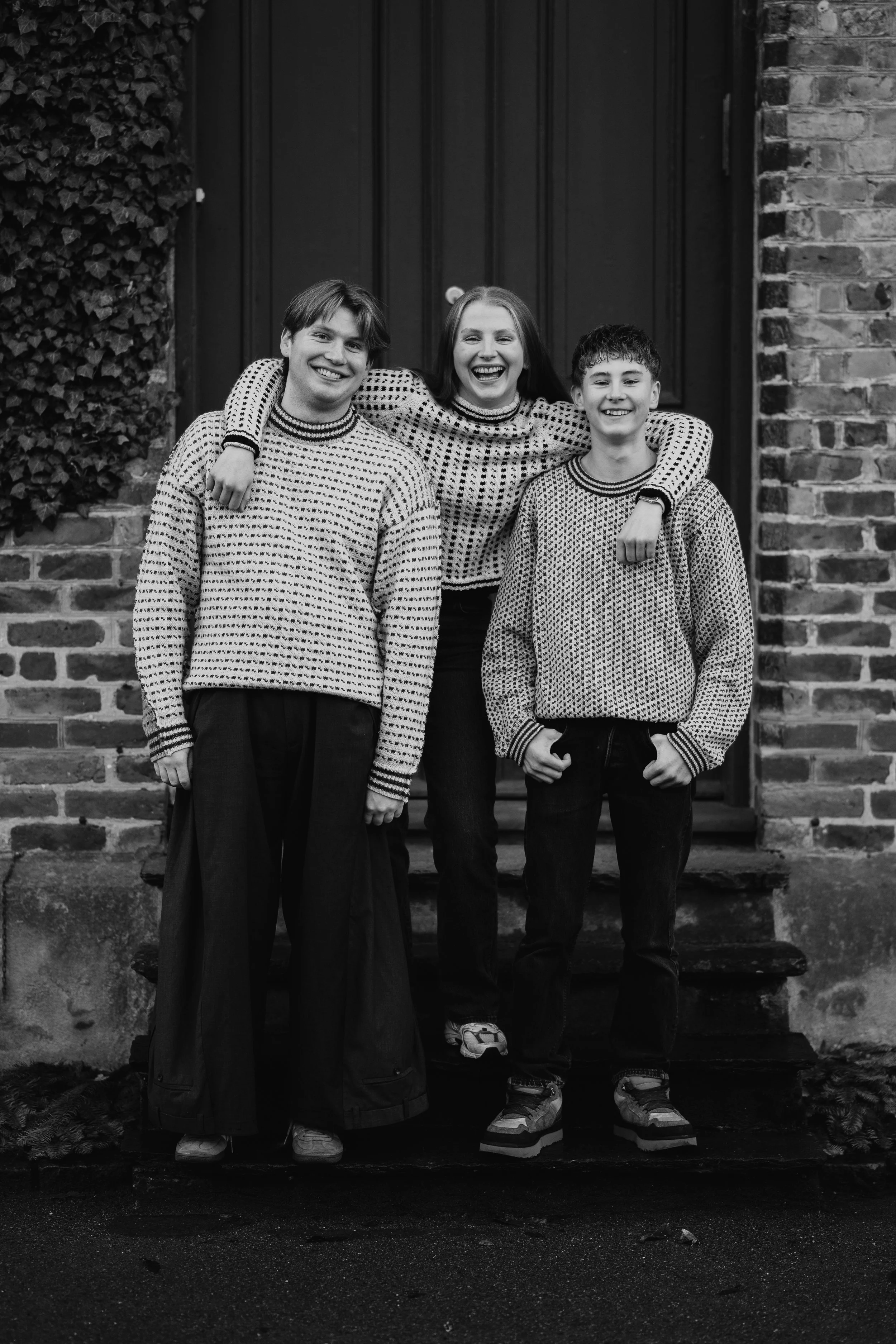 Familiefotograf i Bergen, Ida Dagsdotter Hefte hos Vevra Media. Familiefoto, gravidfoto, nyfødtfoto.