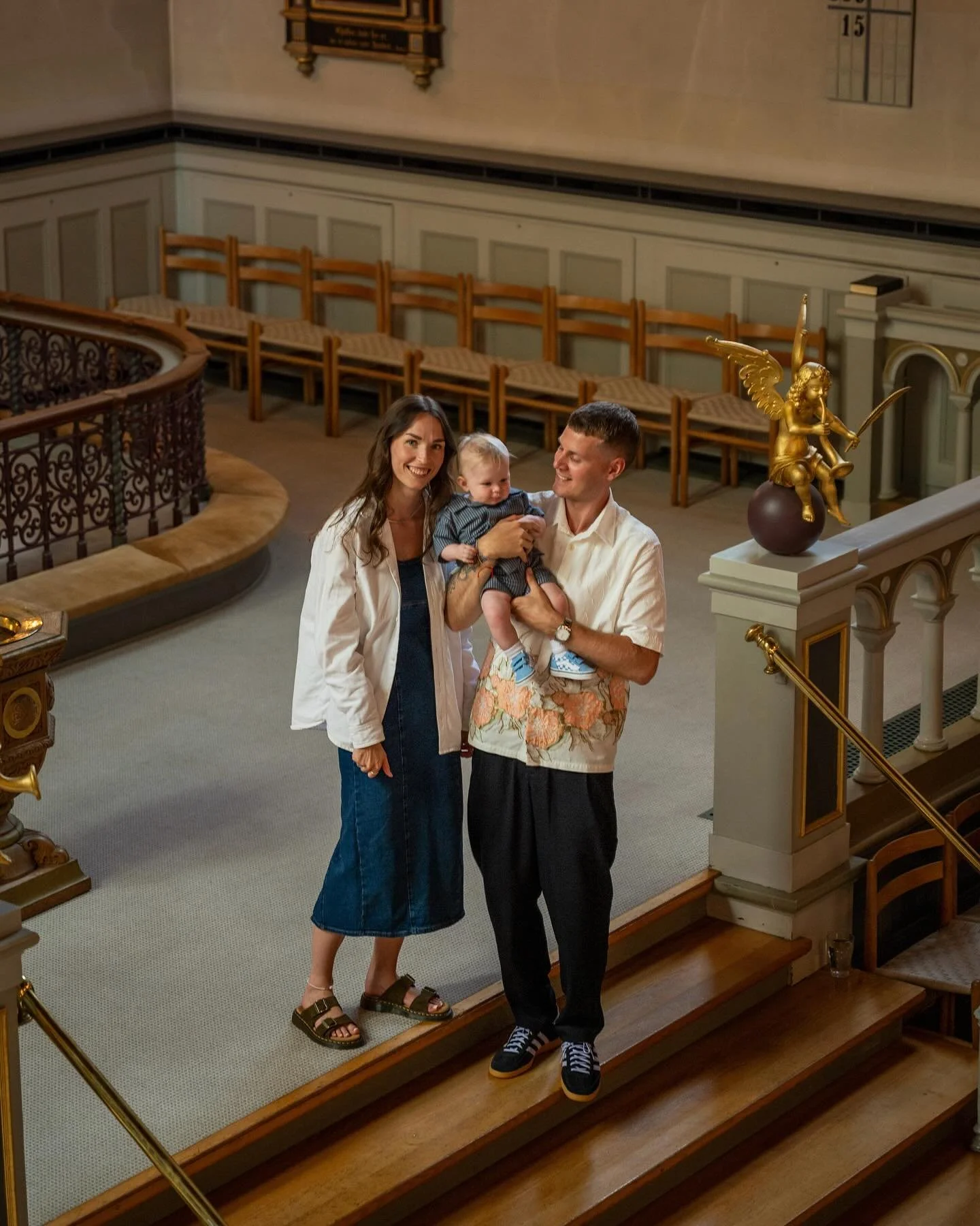 Nydelig dansk sommerv&aelig;r og en hel familie og vennegjeng samlet for &aring; feire vesle Carls d&aring;p i Holb&aelig;k i juni ⛪️🤍